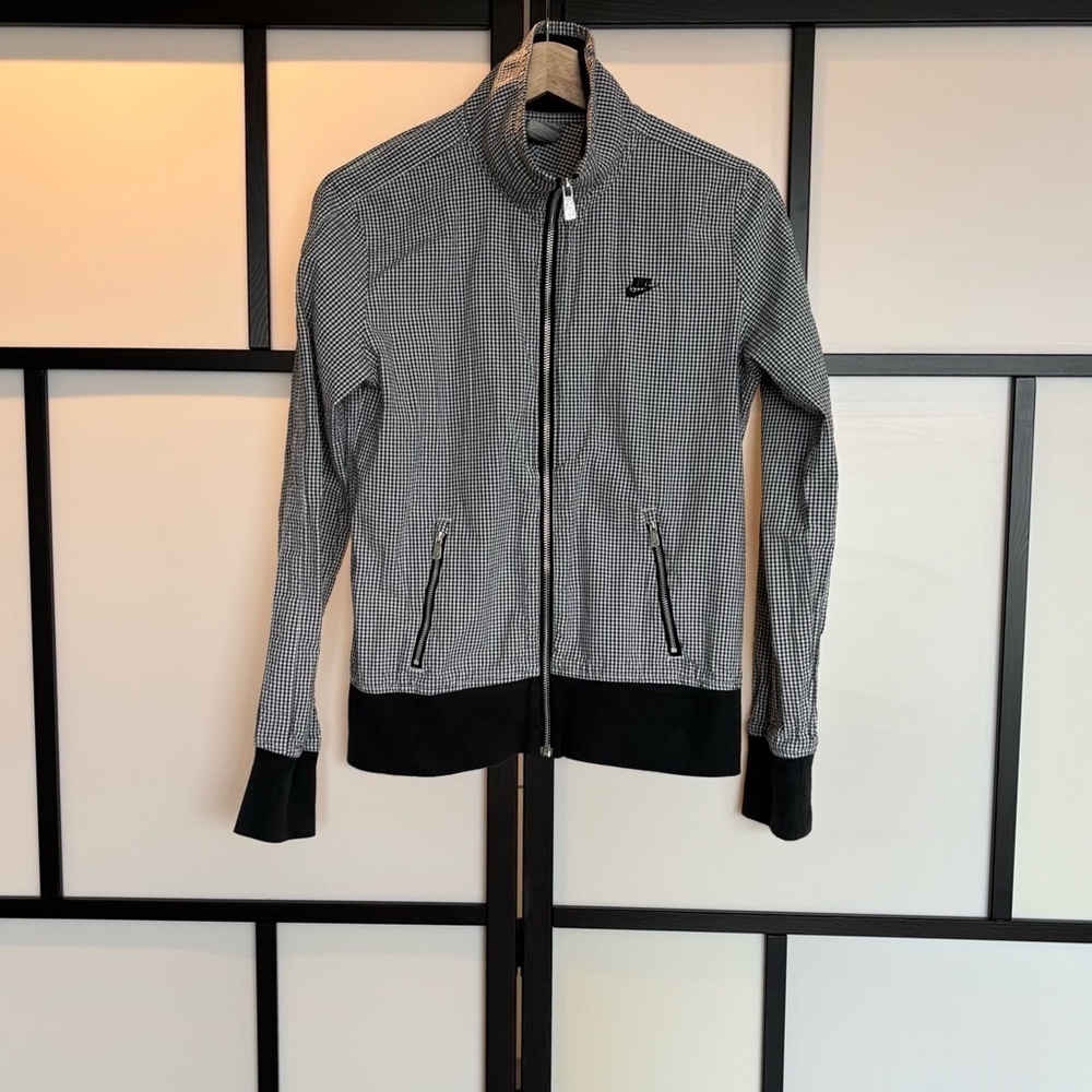 Nike Sportswear‎ black/white plaid full zipper lightweight jacket. Women’s small